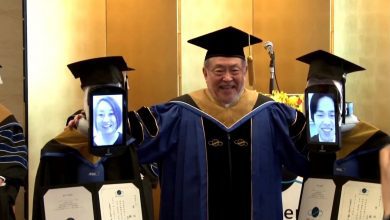 Japón: Robots, apodados "newme", reemplazan a estudiantes en acto de graduación