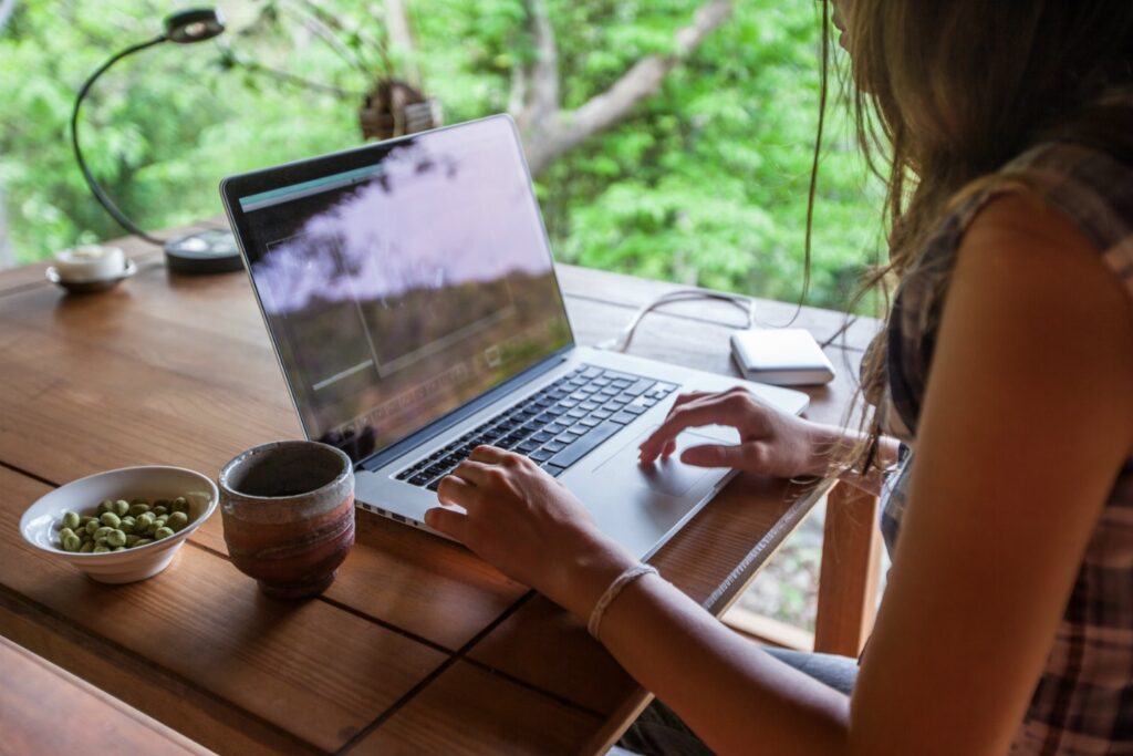 Modo de vida "online"durante la pandemia: ¿Qué están haciendo todos?