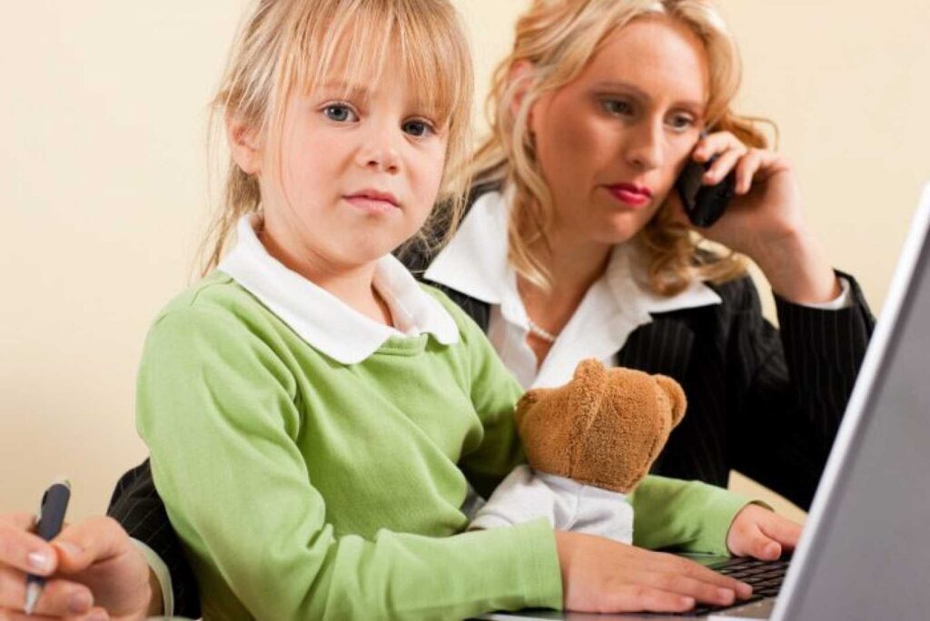 Trabajando desde casa ... con niños. Cómo los profesionales de relaciones públicas lo están haciendo malabares