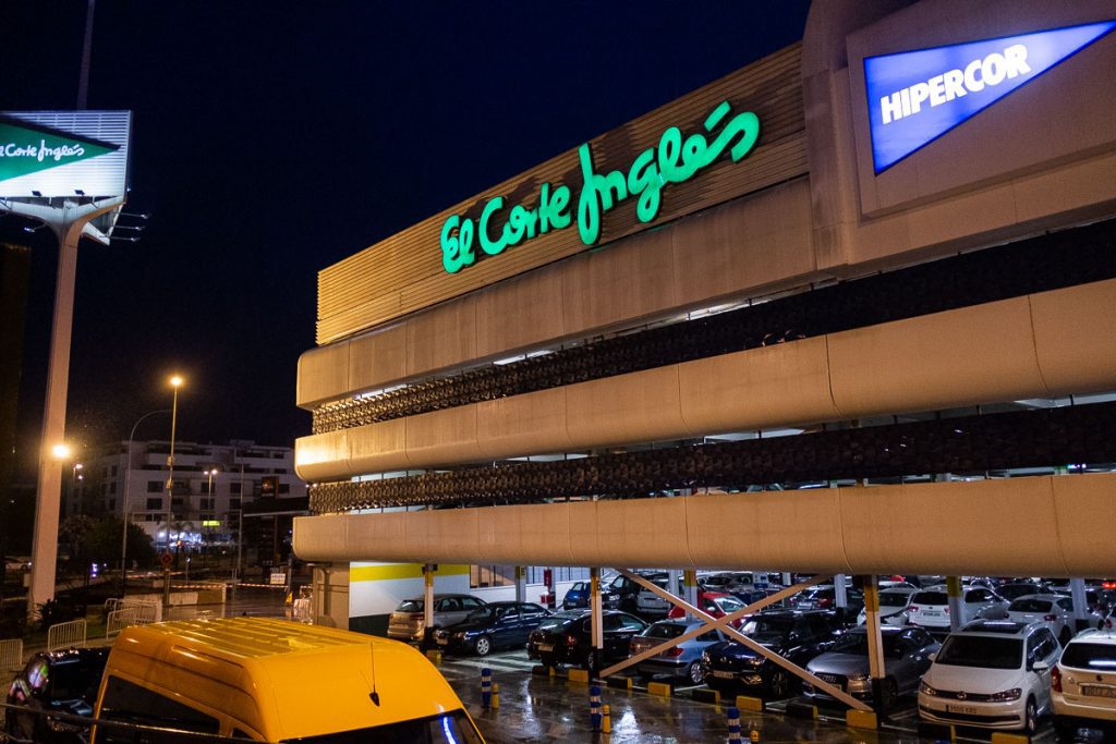 Call center permtire reubicar trabajadores de El Corte Inglés y de Hipercor