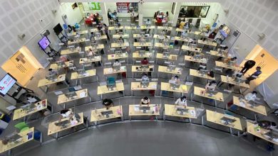 Un "call center" de profesores para la enseñanza a distancia en Filipinas