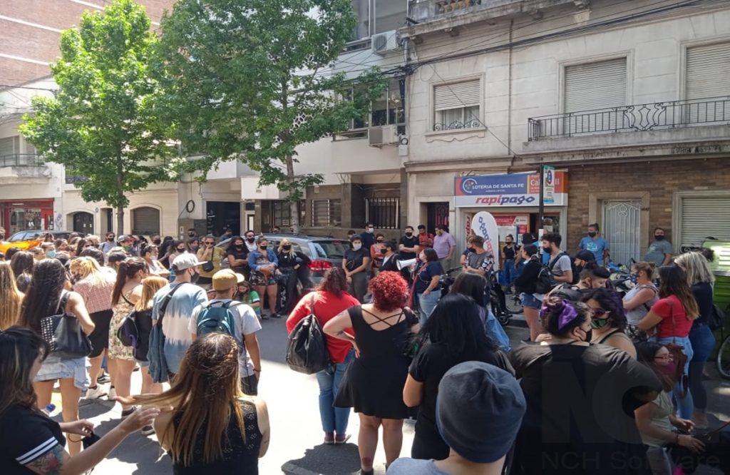 Argentina: Trabajadores  de call center acampan frente a las instalaciones de Hey Latam