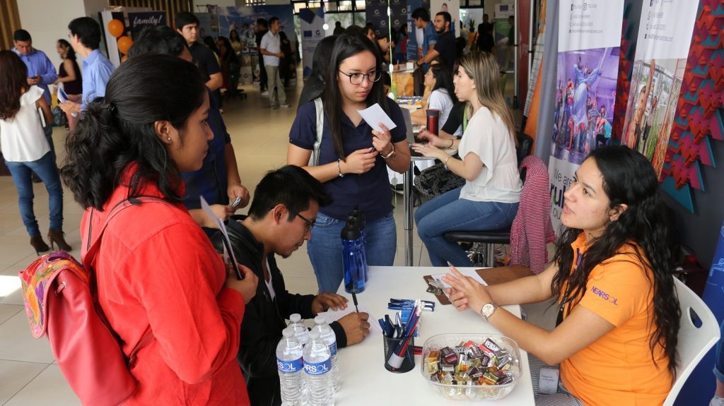 Guatemala: Call center entre sectores de mayor demanda en Feria de Empleo