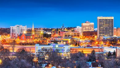 Algunos empleadores de Colorado Springs regresan a la oficina, otros están esperando