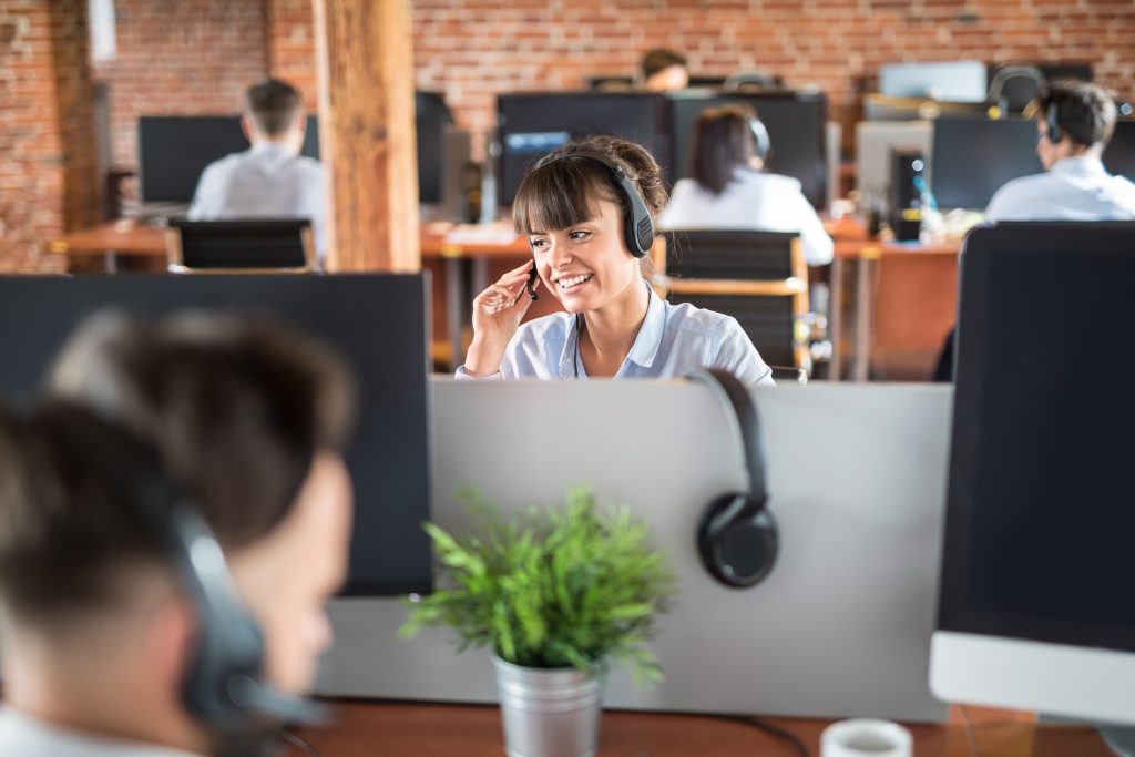 Administre el sistema telefónico de su empresa desde cualquier lugar con VoIP