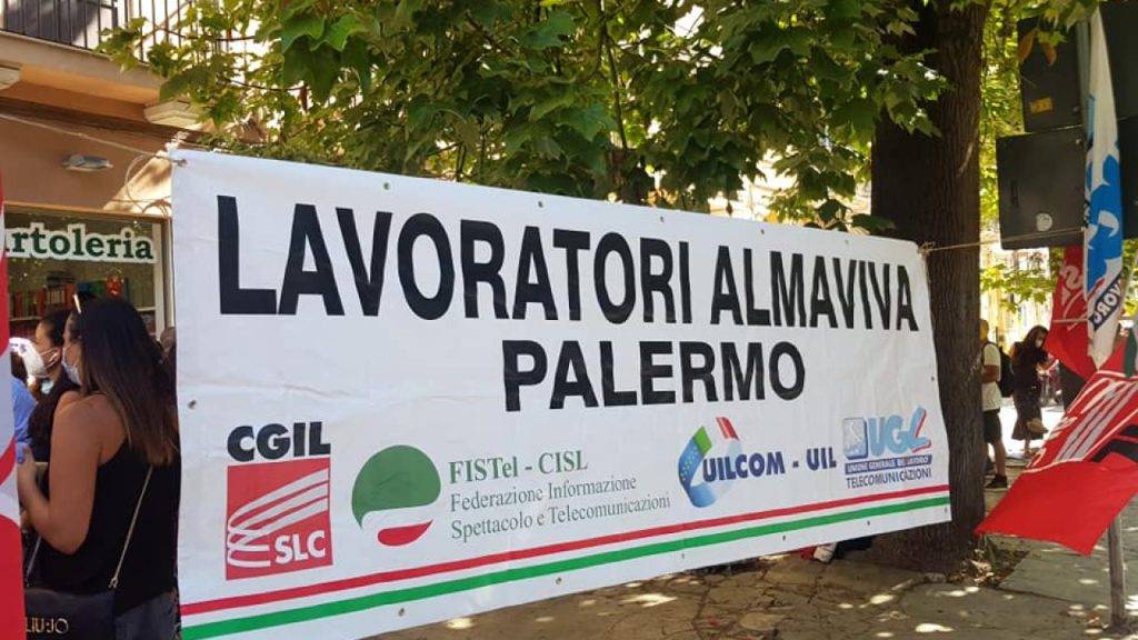 Call center Almaviva: sciopero e assemblea in attesa dell'incontro al Ministero del Lavoro