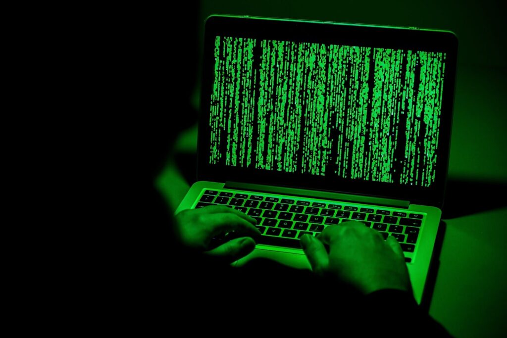 Ciberataques Hackers prueban contraseñas recicladas 