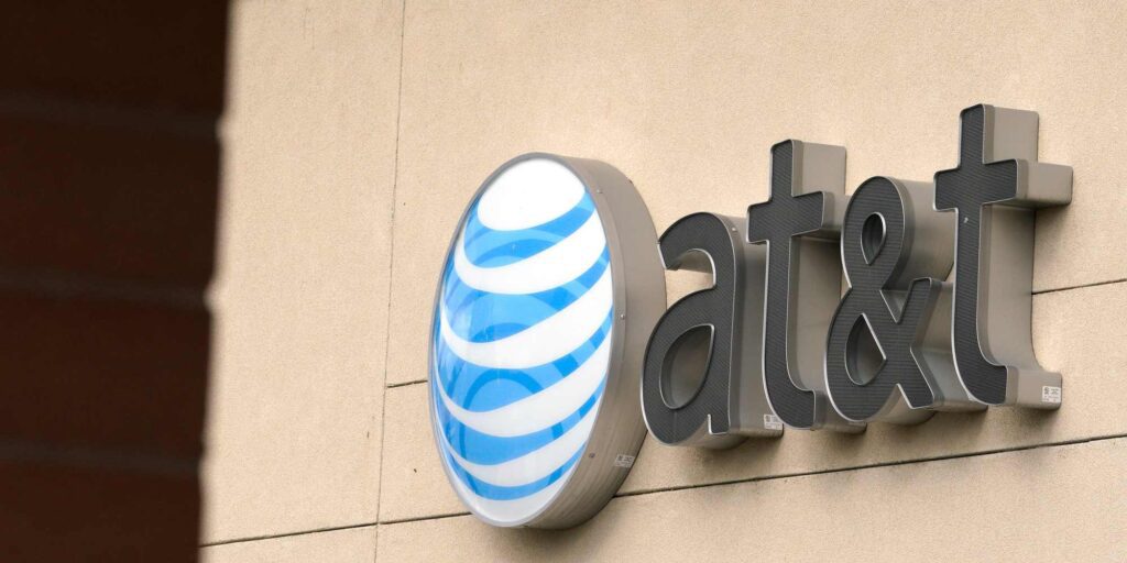 México: AT&T suspende cobros de larga distancia a Ucrania