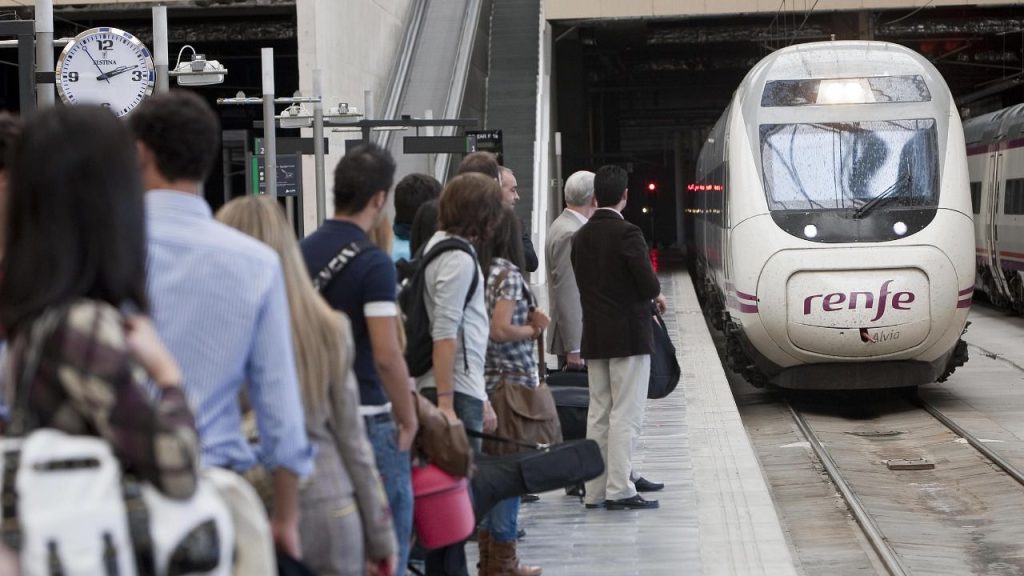 España: Servicios de atención remota en estaciones con Renfe